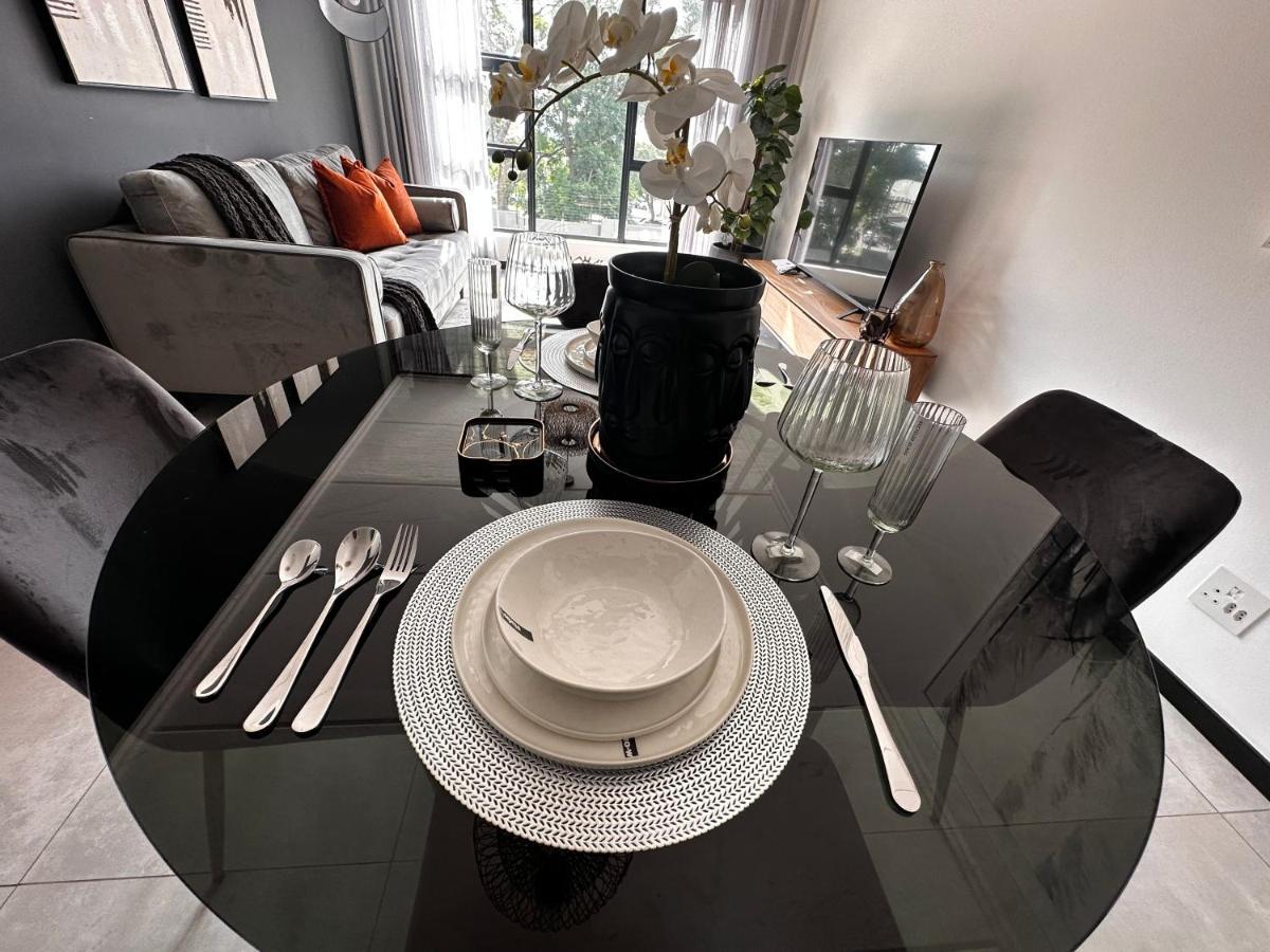 יוהנסבורג Stylish Executive Apartment With Power Backup מראה חיצוני תמונה
