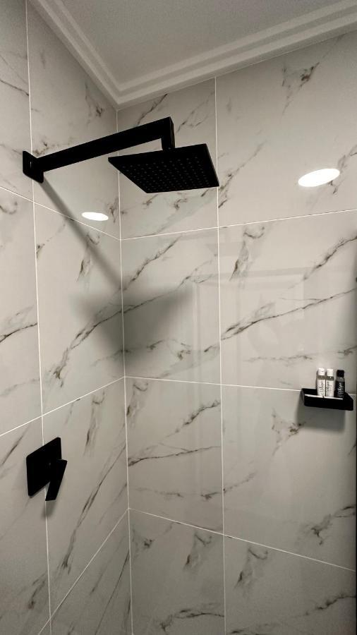יוהנסבורג Stylish Executive Apartment With Power Backup מראה חיצוני תמונה