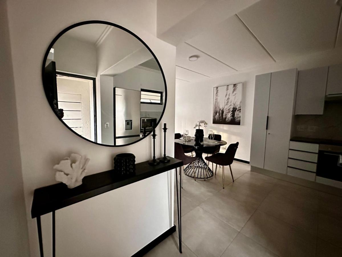 יוהנסבורג Stylish Executive Apartment With Power Backup מראה חיצוני תמונה