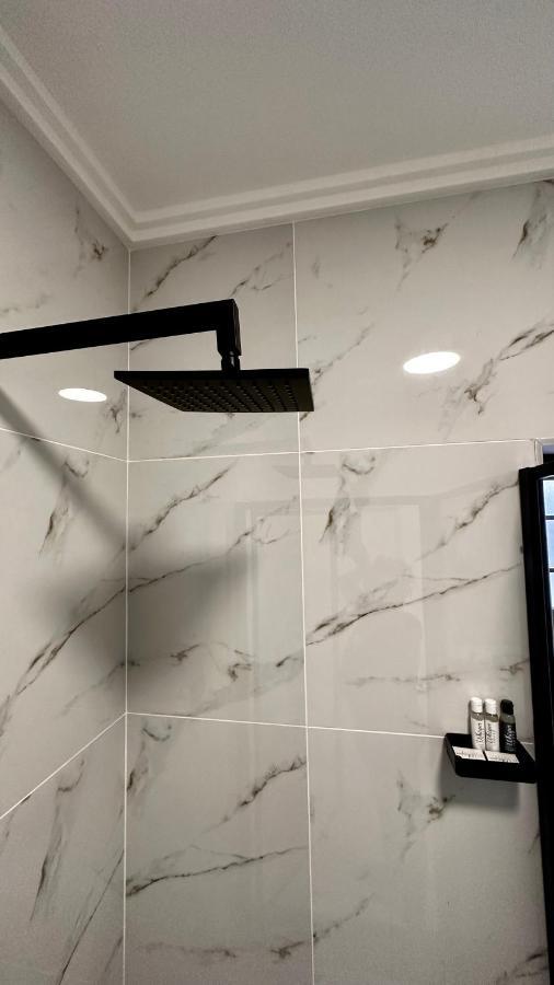 יוהנסבורג Stylish Executive Apartment With Power Backup מראה חיצוני תמונה