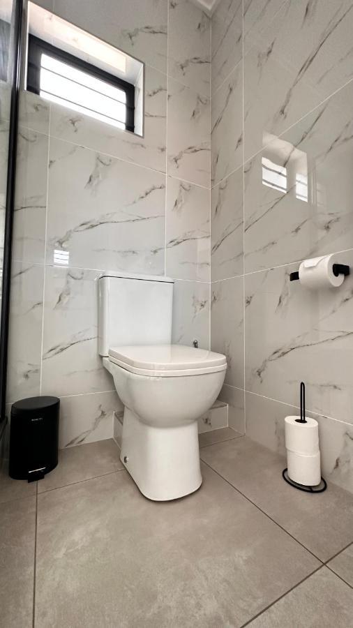 יוהנסבורג Stylish Executive Apartment With Power Backup מראה חיצוני תמונה