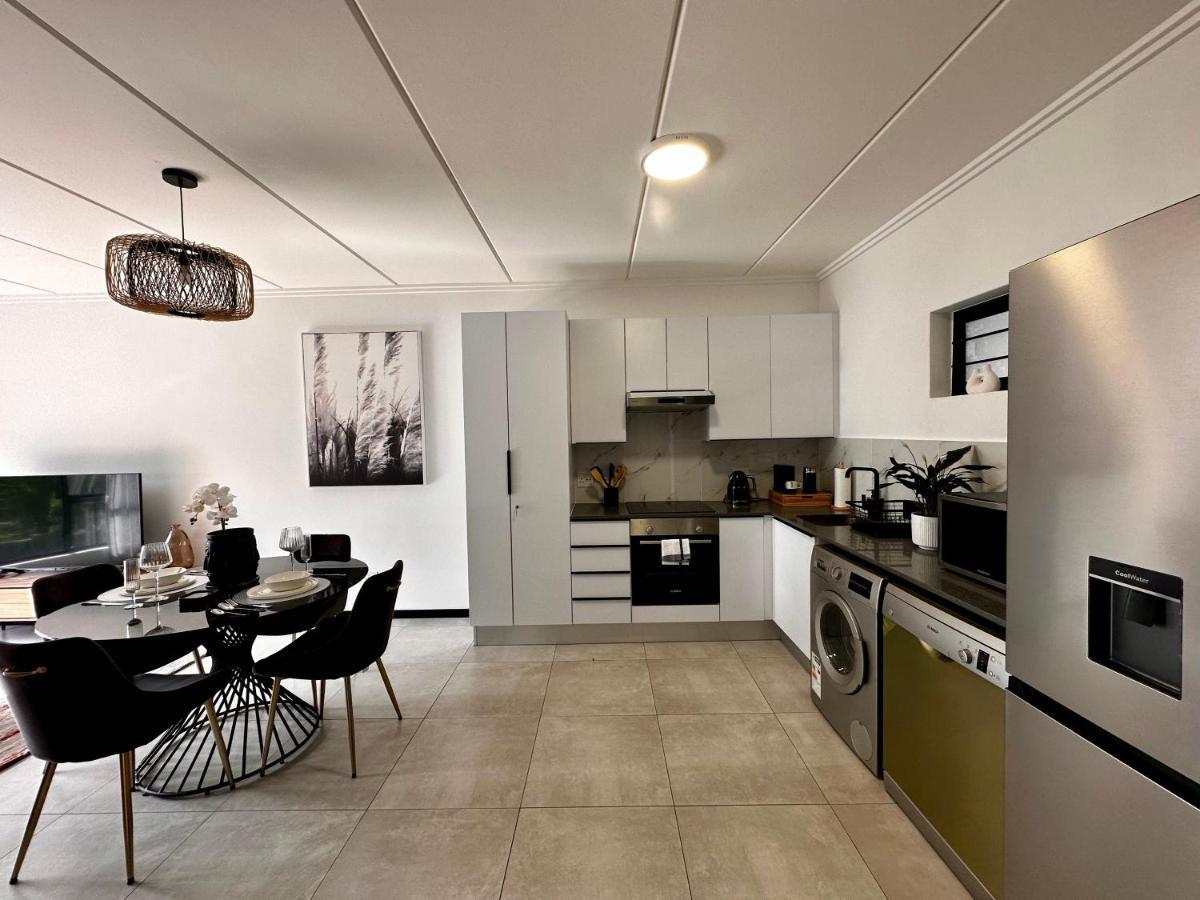 יוהנסבורג Stylish Executive Apartment With Power Backup מראה חיצוני תמונה