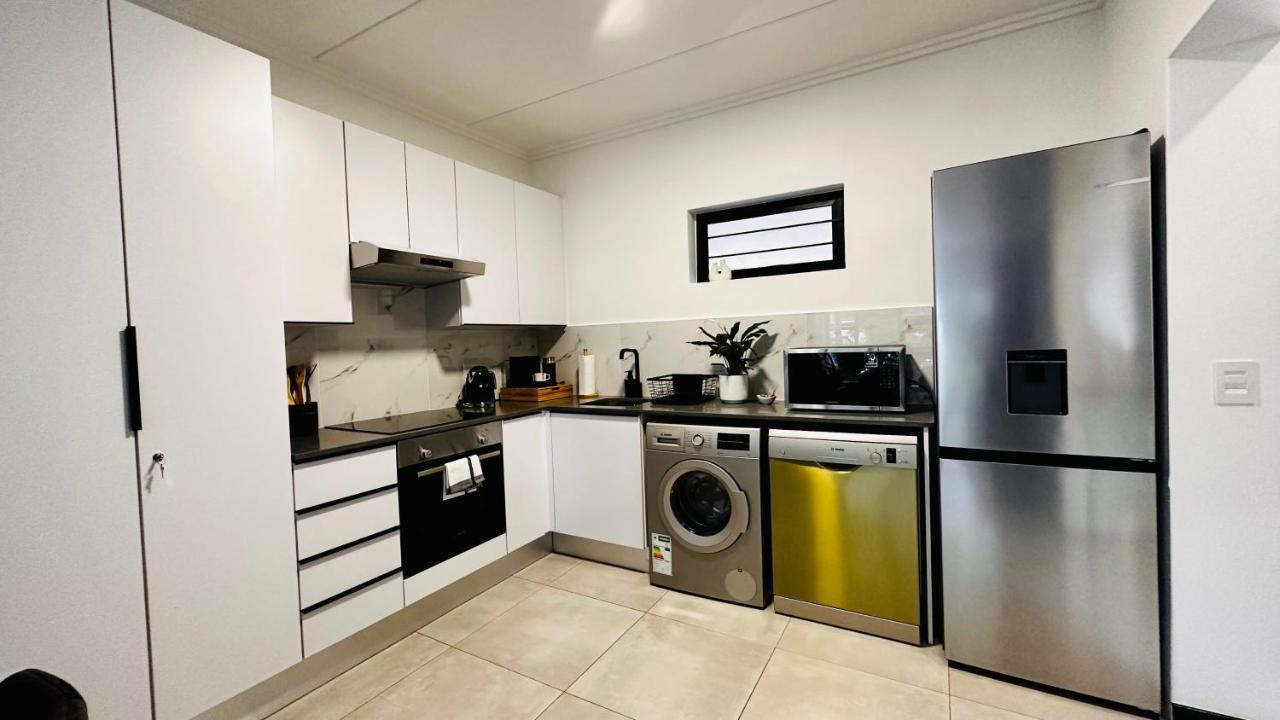 יוהנסבורג Stylish Executive Apartment With Power Backup מראה חיצוני תמונה
