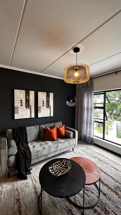 יוהנסבורג Stylish Executive Apartment With Power Backup מראה חיצוני תמונה