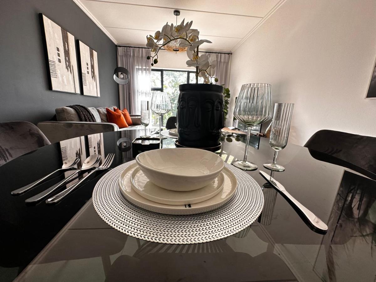 יוהנסבורג Stylish Executive Apartment With Power Backup מראה חיצוני תמונה