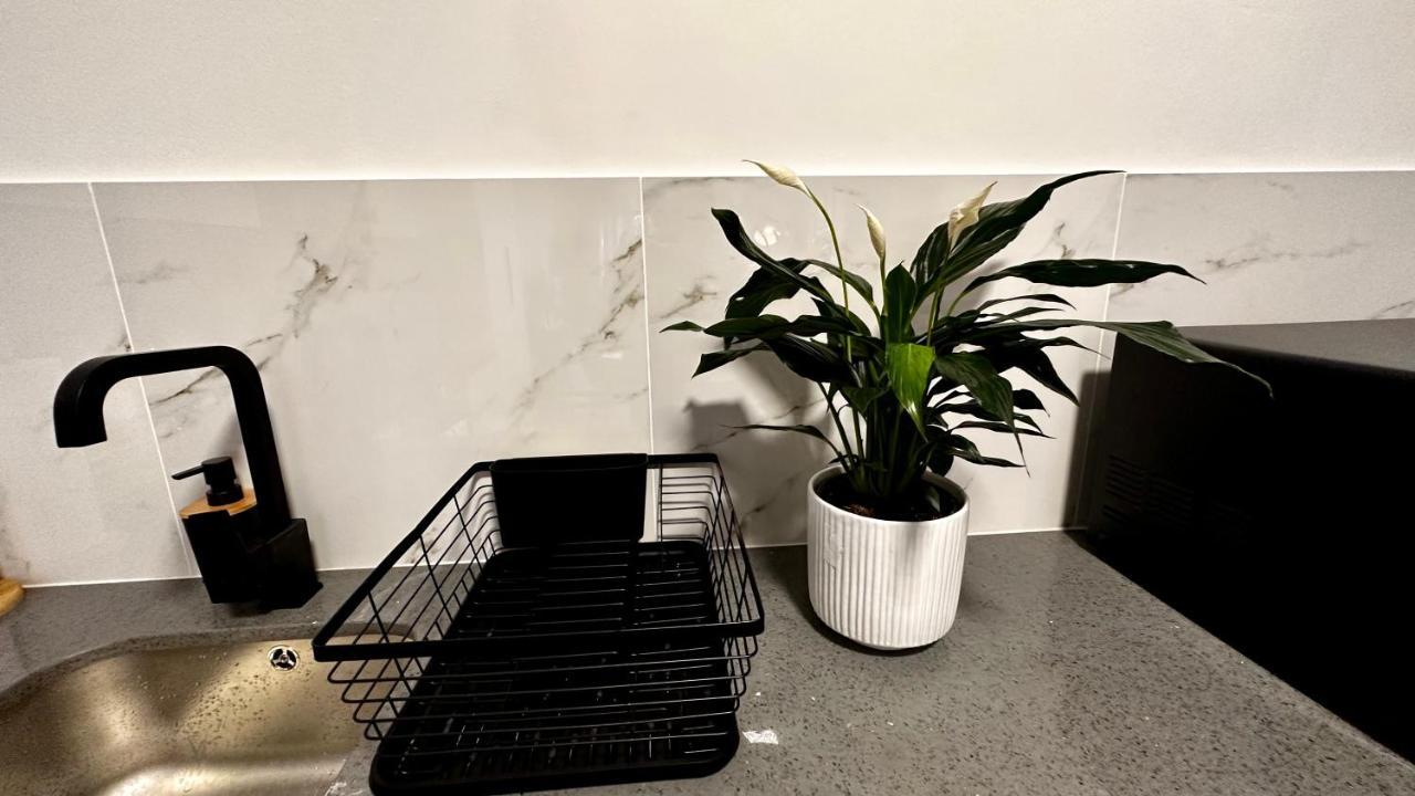 יוהנסבורג Stylish Executive Apartment With Power Backup מראה חיצוני תמונה