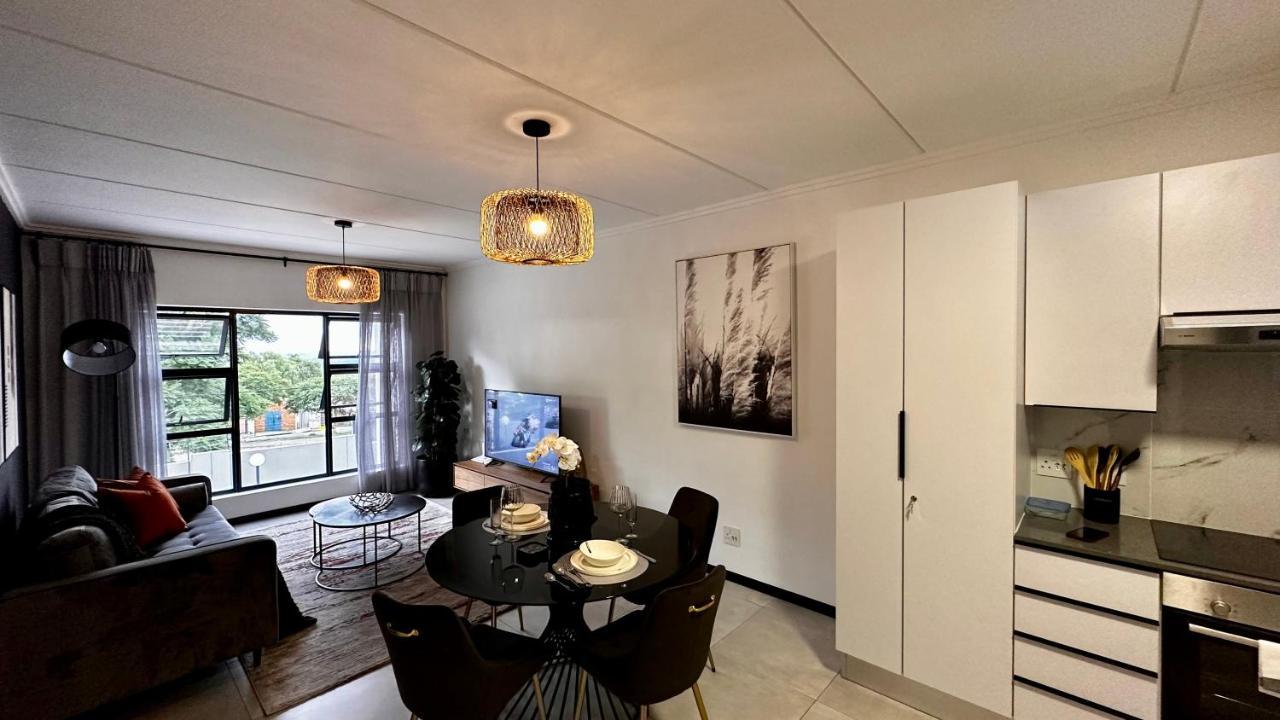 יוהנסבורג Stylish Executive Apartment With Power Backup מראה חיצוני תמונה